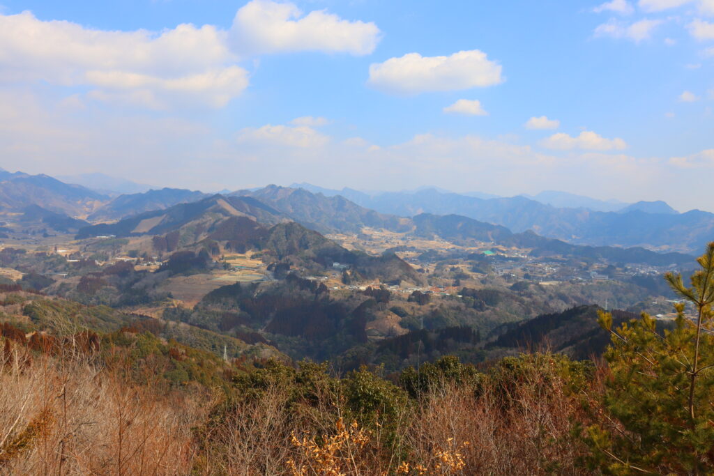 国見が丘から高千穂を見下ろす（宮崎）